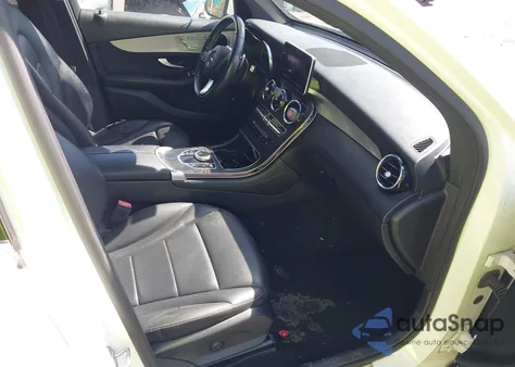 2019 Mercedes-Benz Glc 300 z USA, uszkodzony, nr VIN WDC0G4JB6KV177154